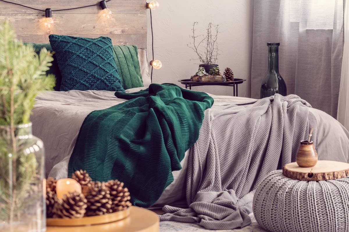 18 Effortless Neutral Decor Ideas for a Stylish Fall Home 16 cozy bedroom for fall