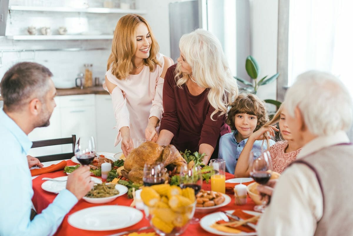 15 Vintage Homemaking Skills That Still Matter Today 16 family hosting thanksgiving dinner