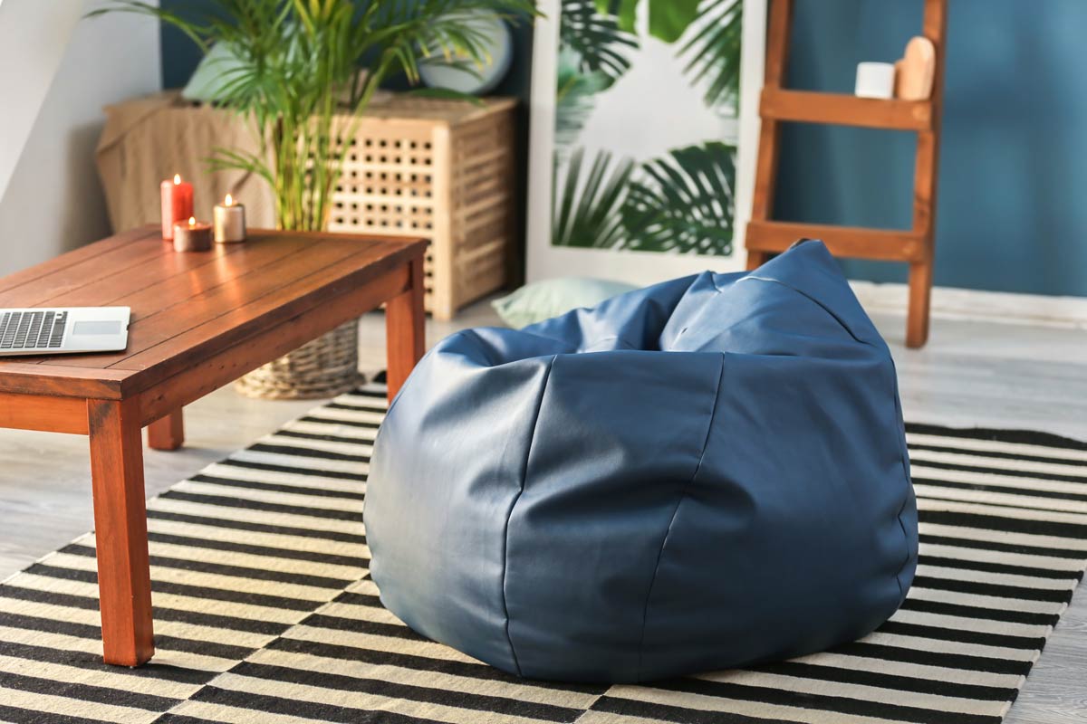 16 Things in 70s Homes: Cringeworthy & Loved Come Back Items 17 bean bag chair in living room