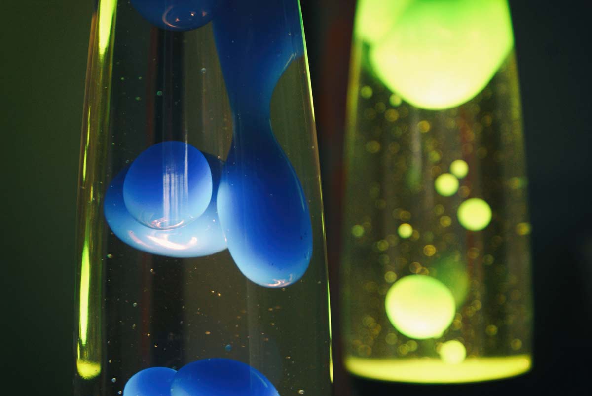 16 Things in 70s Homes: Cringeworthy & Loved Come Back Items 20 lava lamps