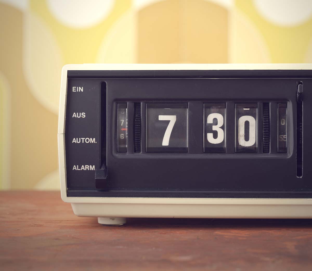 16 Things in 70s Homes: Cringeworthy & Loved Come Back Items 18 vintage clock radio