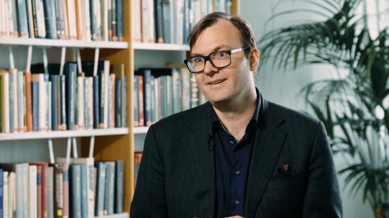 Scientists Announce: 18-year Solar Energy Storage Now Possible 4 scientist