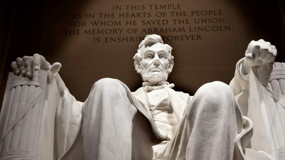 15 Historic U.S. Sites Every History Buff Should Visit 8 lincoln statue memorial