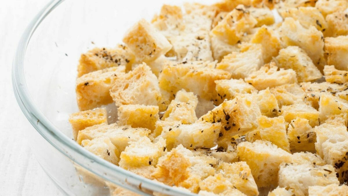 15 Things You Never Knew Were Possible With An Air Fryer 4 15 Things You Never Knew Were Possible With An Air Fryer - croutons air fryer un22568874