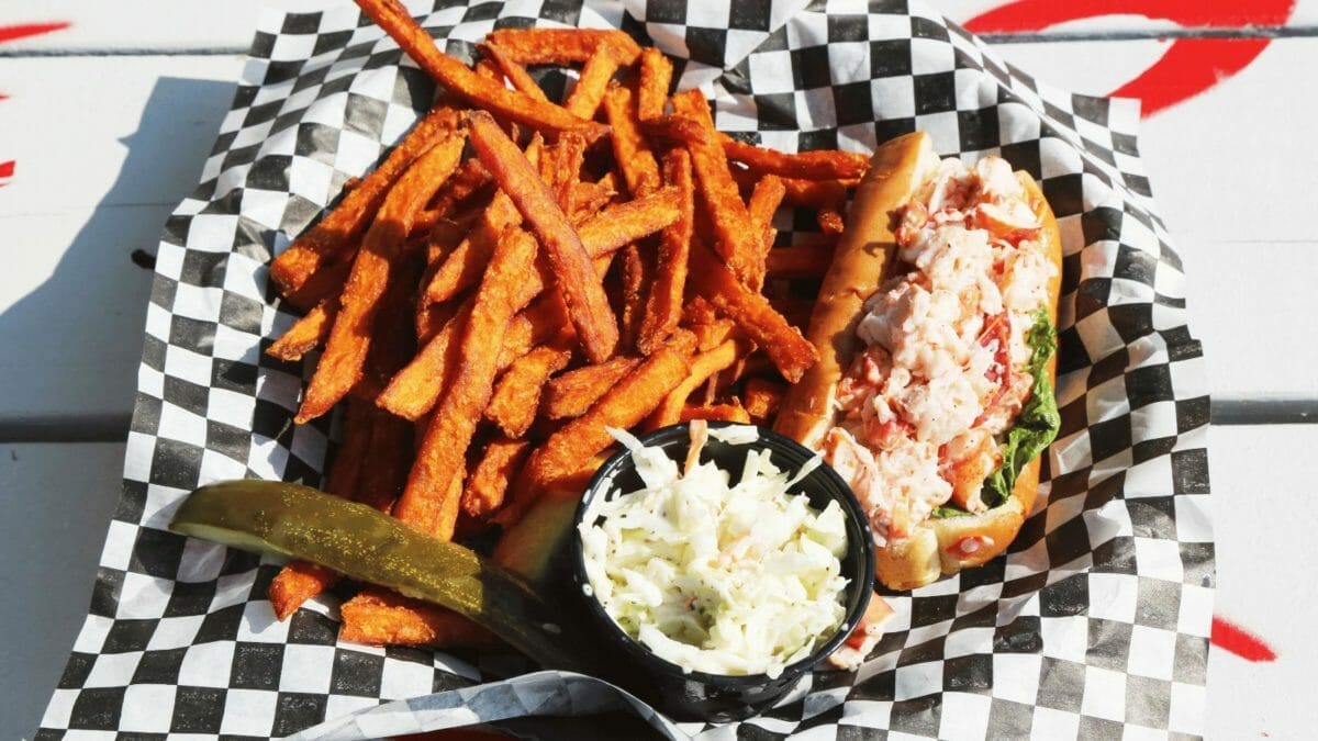 The Food Each U.S. State is Known For 20 maine lobster roll