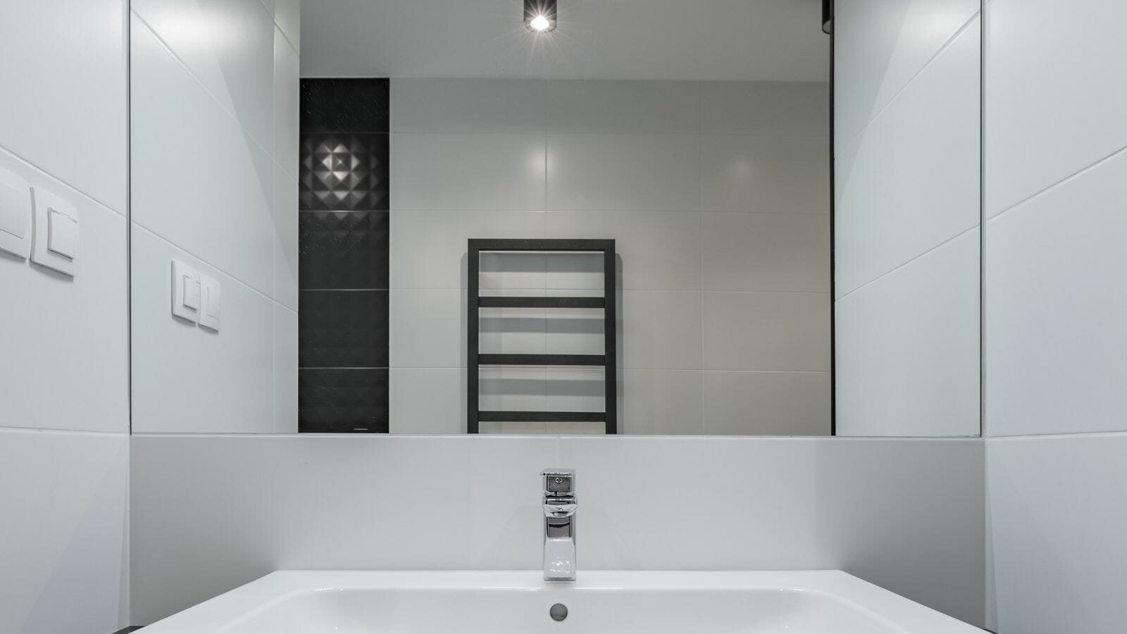 Hate Your Tiny Bathroom? You'll Love These 10 Genius Hacks 11 Hate Your Tiny Bathroom? You'll Love These 10 Genius Hacks - mirror wall MSN