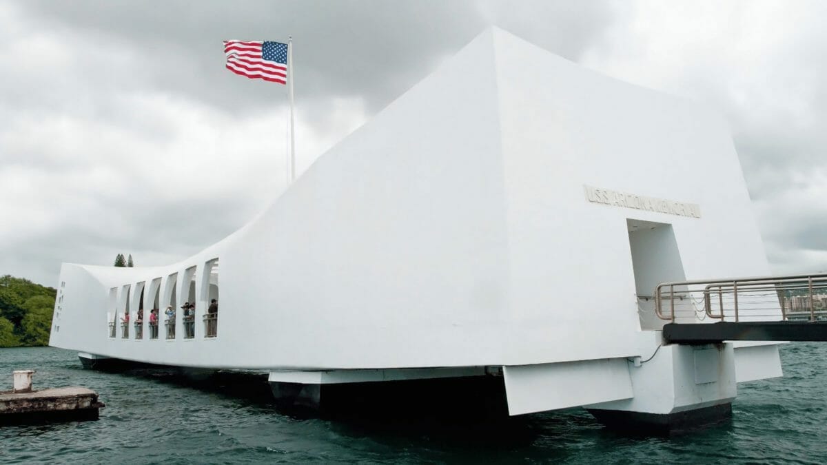 15 Historic U.S. Sites Every History Buff Should Visit 9 pearl harbor memorial hawaii
