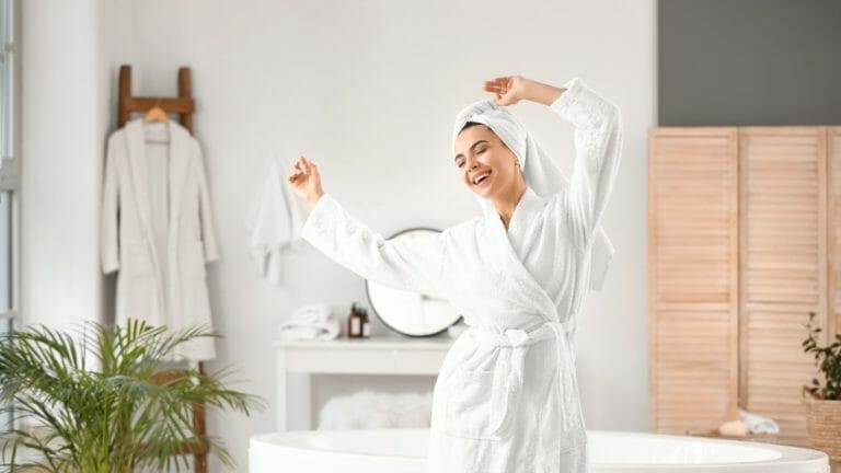 How This Woman Transformed Her Bathroom for Her In-Laws: Their Priceless Reaction Says It All 10 How This Woman Transformed Her Bathroom for Her In-Laws: Their Priceless Reaction Says It All - small bathroom MSN 1