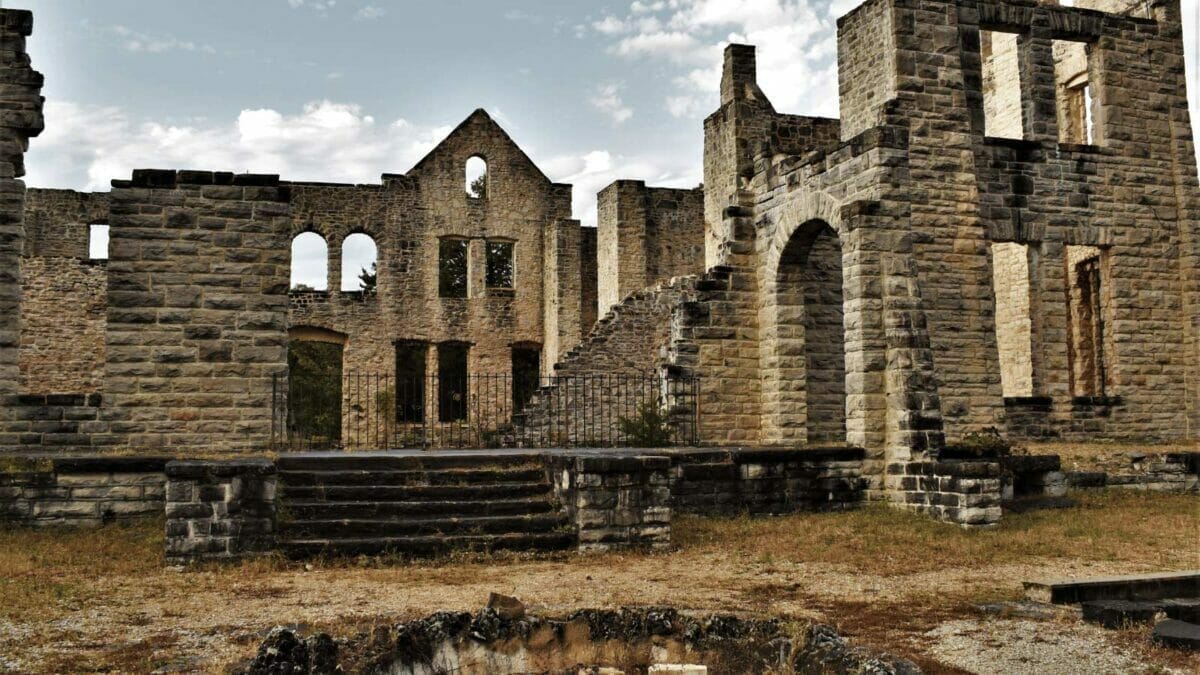 4 Abandoned Mansions That Will Give You Nightmares: A Haunting Tour of The Past! 5 Ha Ha Tonka Mansion