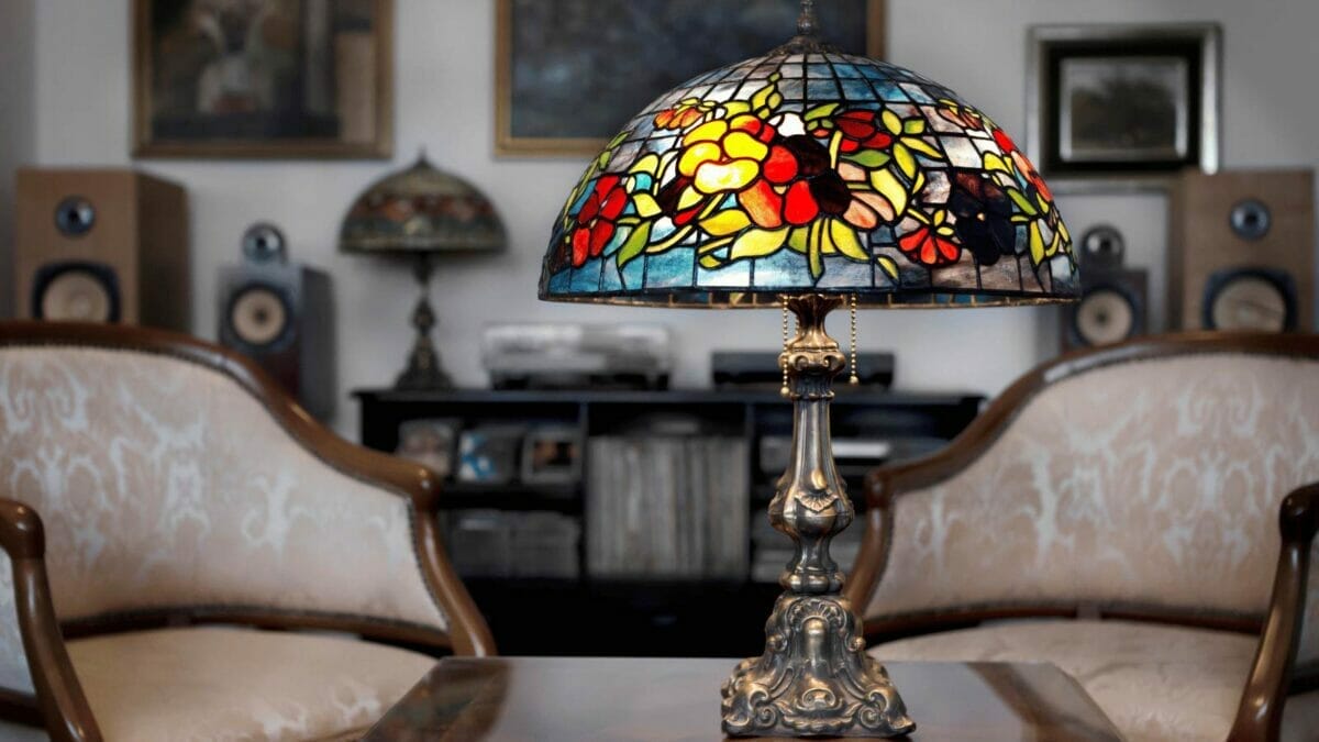 23 Outdated Home Trends Millennials Hate, But Boomers Love 18 80s tiffany lamp