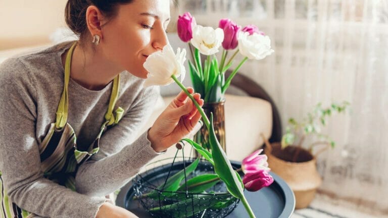 5 Simple Ways to Bring the Beauty of Spring into Your Home 9 woman with tulip plants