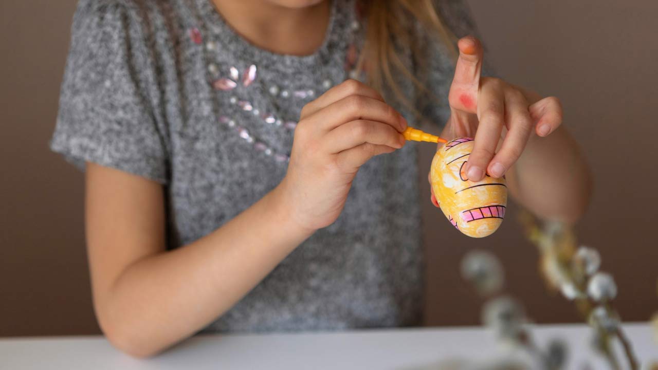 egg-marker-ss1962281410 easter egg coloring markers