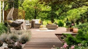 Get the Perfect Outdoor Furniture: 6 Expert Buying Tips 1 set of outdoor furniture