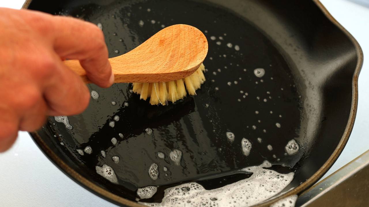 The Comeback of Steel & Cast Iron Pans: A Triumph Over Marketing Gimmicks 4 cleaning a cast iron pan