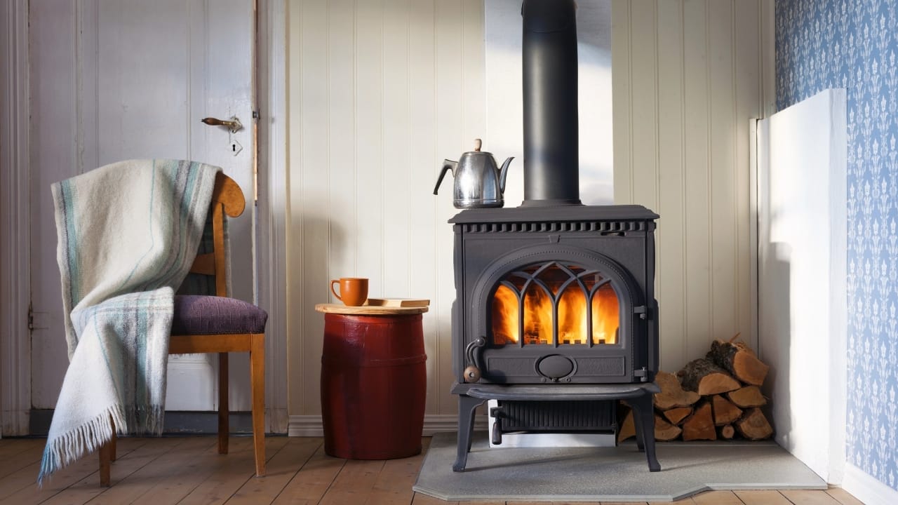 3 Simple Ways the Amish Heat their Homes & 'Amish Miracle Heater' 2 3 Simple Ways the Amish Heat their Homes & 'Amish Miracle Heater' - wood stove s2068546139