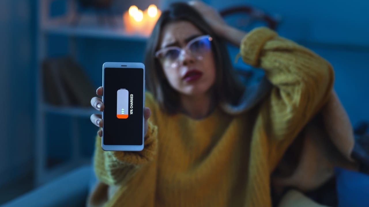 Surviving a Blackout: 15 Tips & Tricks for Weathering the Storm 8 Surviving a Blackout: 15 Tips & Tricks for Weathering the Storm - phone s2245684737