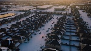 Surviving a Blackout: 15 Tips & Tricks for Weathering the Storm 1 Surviving a Blackout: 15 Tips & Tricks for Weathering the Storm - power outage s1931002754