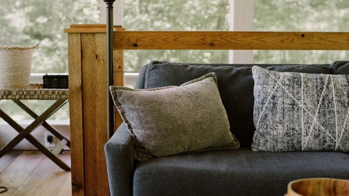 15 Clever Ways to Make Your Small House Look Expensive 13 15 Clever Ways to Make Your Small House Look Expensive - glass house wisconsin cabin 2