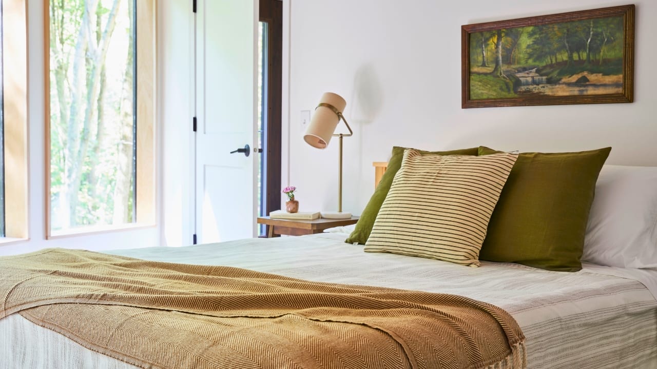 Forget the City & Escape to These Luxury Cabins In Wisconsin 9 Forget the City & Escape to These Luxury Cabins In Wisconsin - hillside cabin wisconsin 9