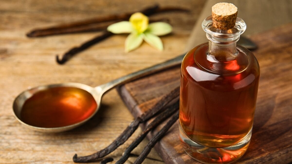 Never Buy These 15 Everyday Essentials at the Store Again - Vanilla Extract ss1580309158