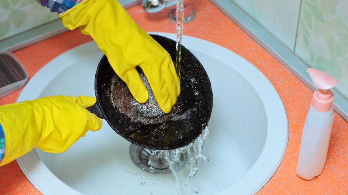 Restoring Your Rusted Cast-Iron Pan is Easier Than You Think - cast iron s1722682159