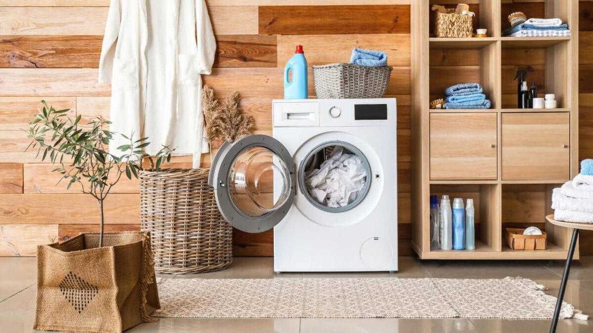 15 Clever Ways to Maximize Space in Your Tiny Laundry Room 4 15 Clever Ways to Maximize Space in Your Tiny Laundry Room - laundry ss1557360458