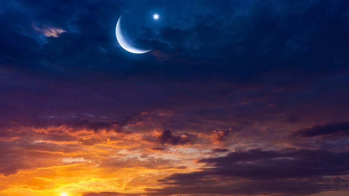 8 Things About Tonights Pink Moon You Probably Didn't Know 9 8 Things About Tonights Pink Moon You Probably Didn't Know - moon ss1193631373