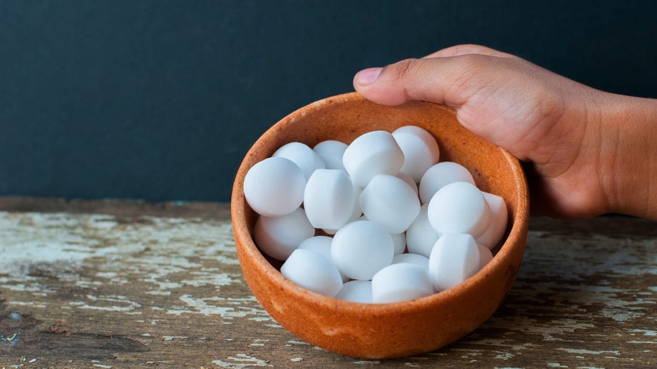 18 Simple Ways to Keep Your Home Smelling Fresh & Inviting 14 18 Simple Ways to Keep Your Home Smelling Fresh & Inviting - mothballs ss744704977