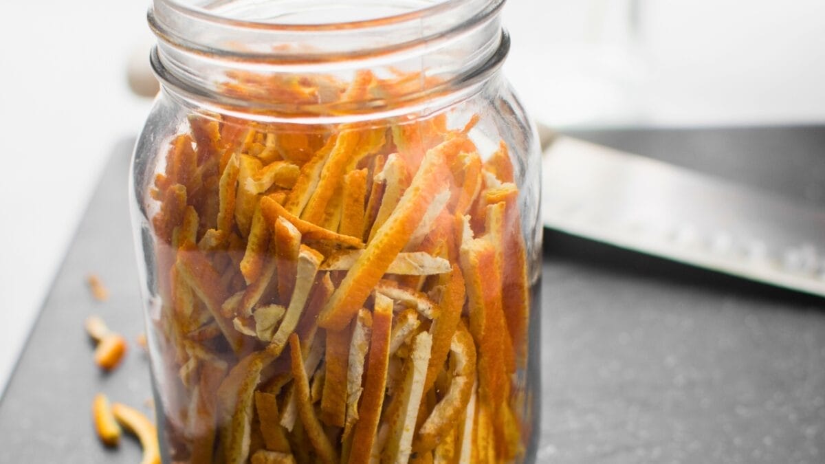 20 Uses for Orange Peels in the Garden: Why Gardeners Swear By Them 5 20 Uses for Orange Peels in the Garden: Why Gardeners Swear By Them - orange ss2161299137