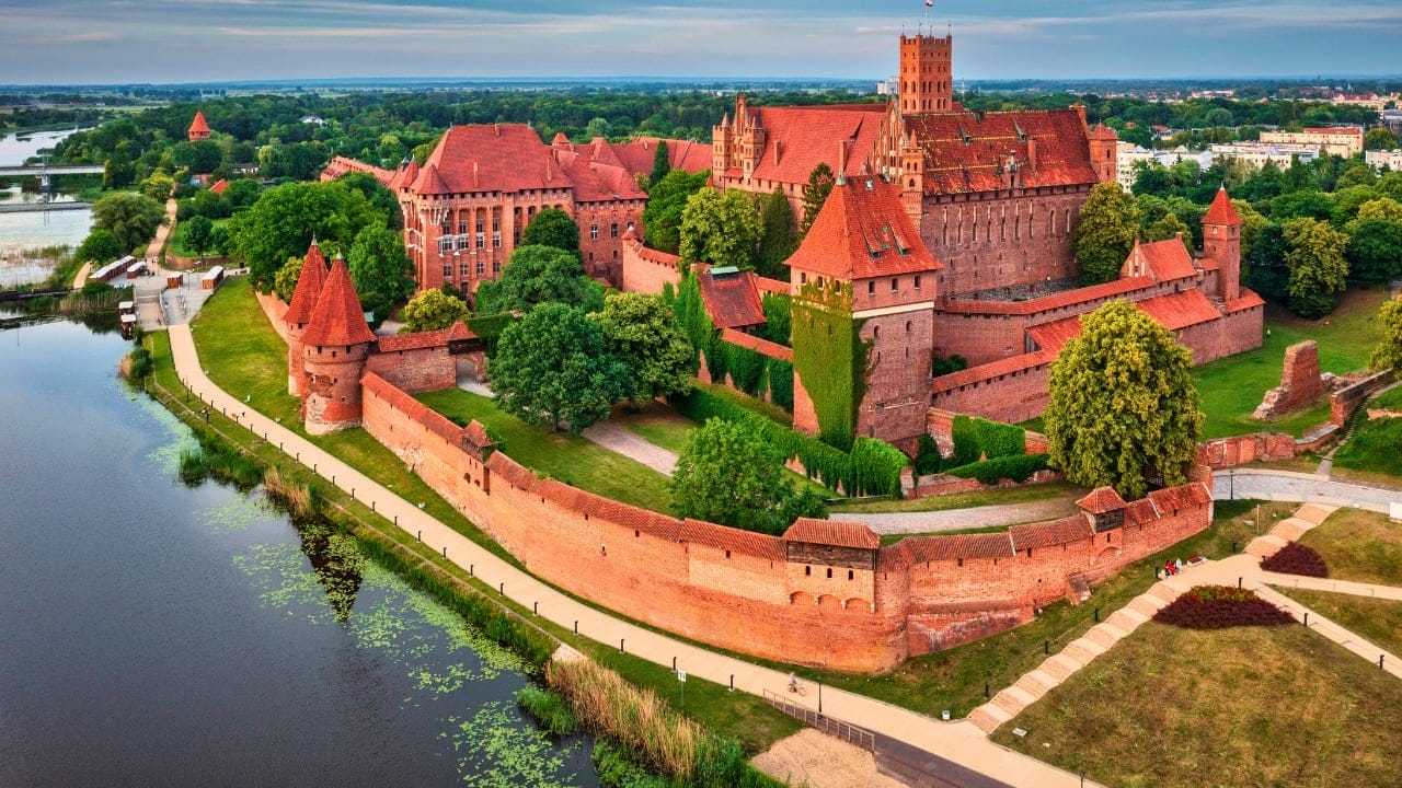 History’s Guardians: 15 Castles That Time Couldn’t Defeat 14 History’s Guardians: 15 Castles That Time Couldn’t Defeat - Malbork Castle in Poland ss2480000605 degm