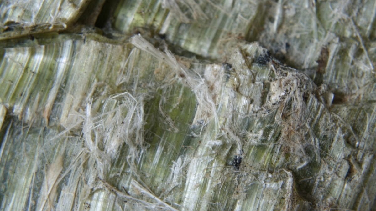 13 Crystals with Potentially Dangerous Properties - asbestos ss2331895873