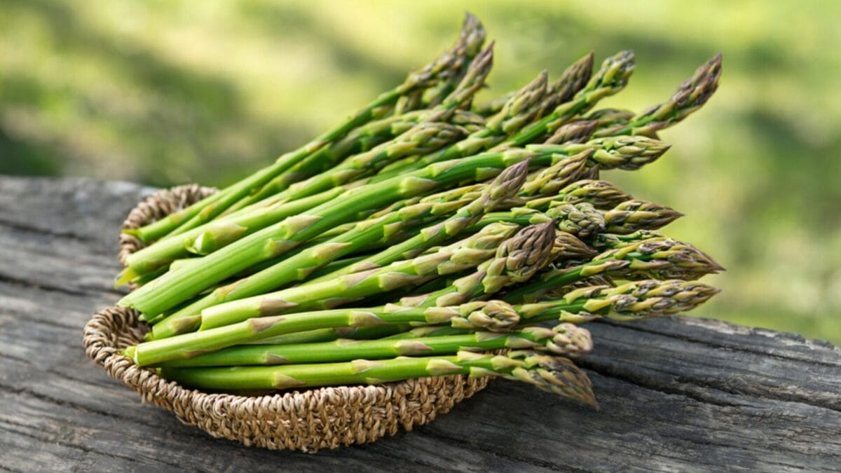 EWG’s 2024 Fruit & Veggie Dirty Dozen (Highest in Pesticides) & Clean 15 Lists - asparagus ss1673452201
