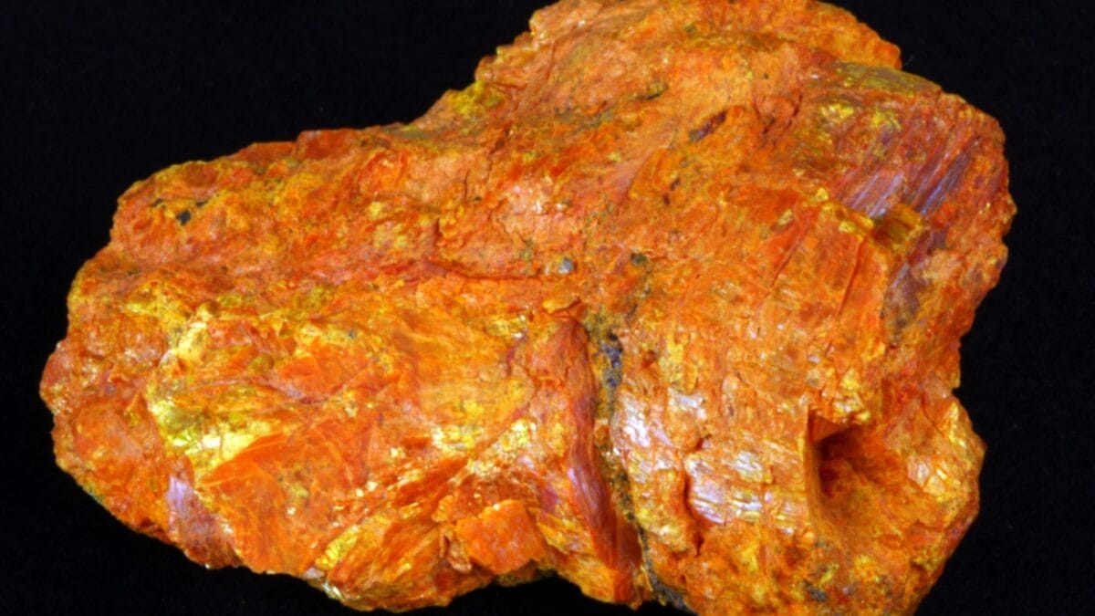 13 Crystals with Potentially Dangerous Properties 13 13 Crystals with Potentially Dangerous Properties - auripigment ss771477406