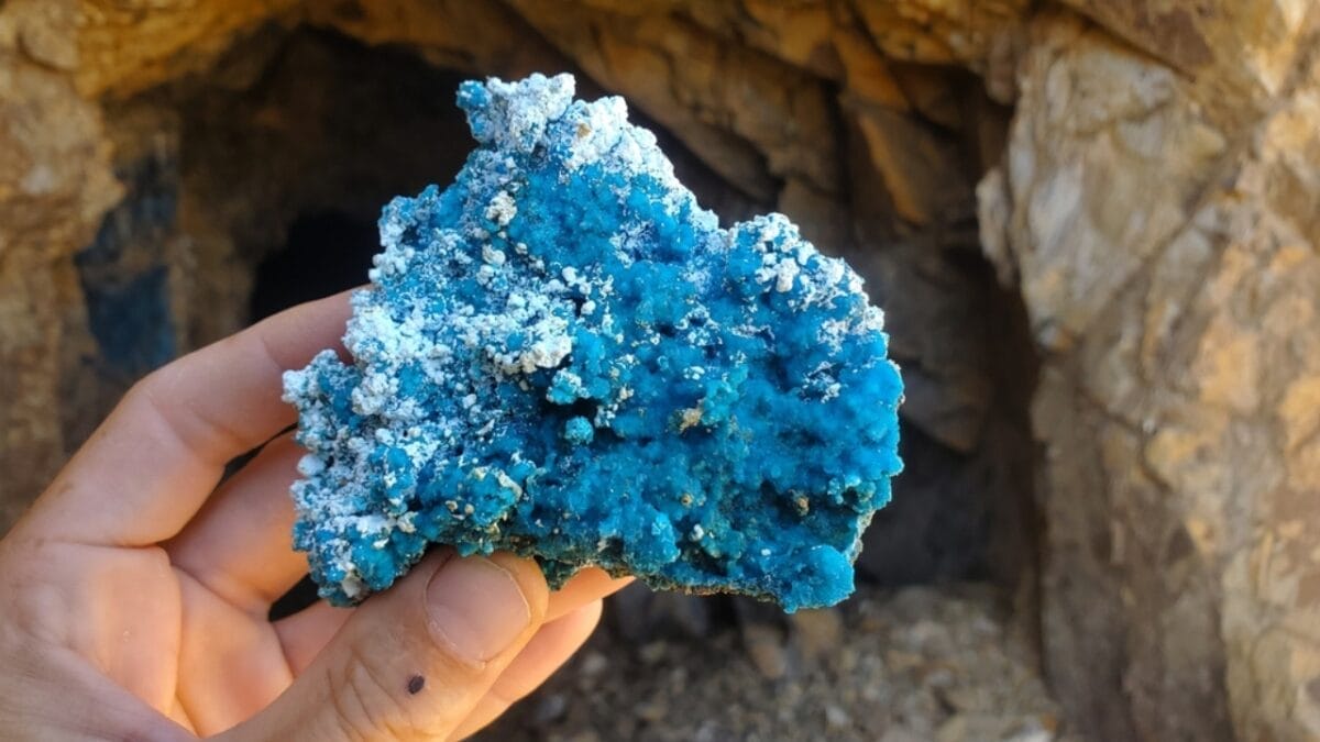 13 Crystals with Potentially Dangerous Properties 8 13 Crystals with Potentially Dangerous Properties - chalcanthite ss2371246367