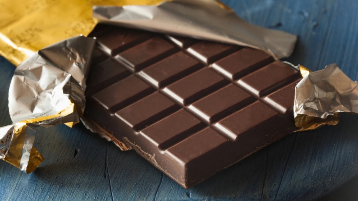 9 Foods that Could Land Your Cat in the ER - chocolate dp50588607