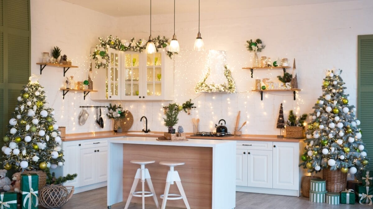 WiFi Problems? These 17 Household Items Could Be Interfering 11 WiFi Problems? These 17 Household Items Could Be Interfering - christmas lights ss2226240377