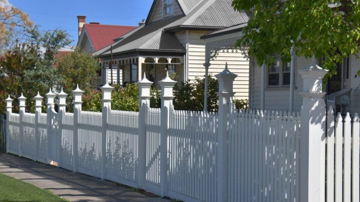 20 Curb Appeal Ideas to Supercharge Your Home's Value - decorative fence ss2368673697