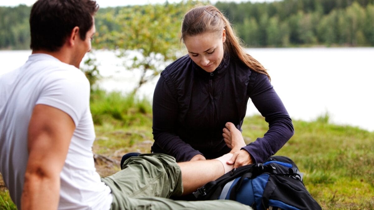 21 Lost Pioneer Skills That Few People Know Today - first aid forest dp5695545