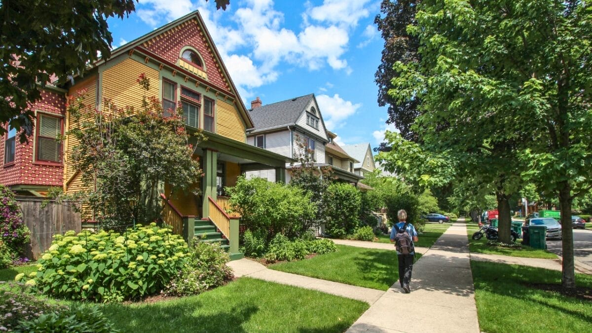 20 U.S. States Where Squatters Could Claim Your Property (Legally) 7 20 U.S. States Where Squatters Could Claim Your Property (Legally) - illinois house ss1399081451