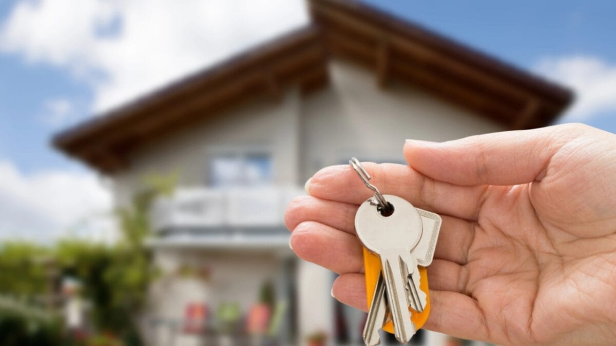 Weathering the Rental Storm: 10 Strategies for Finding Affordable Housing 12 Weathering the Rental Storm: 10 Strategies for Finding Affordable Housing - key with house dp72570191