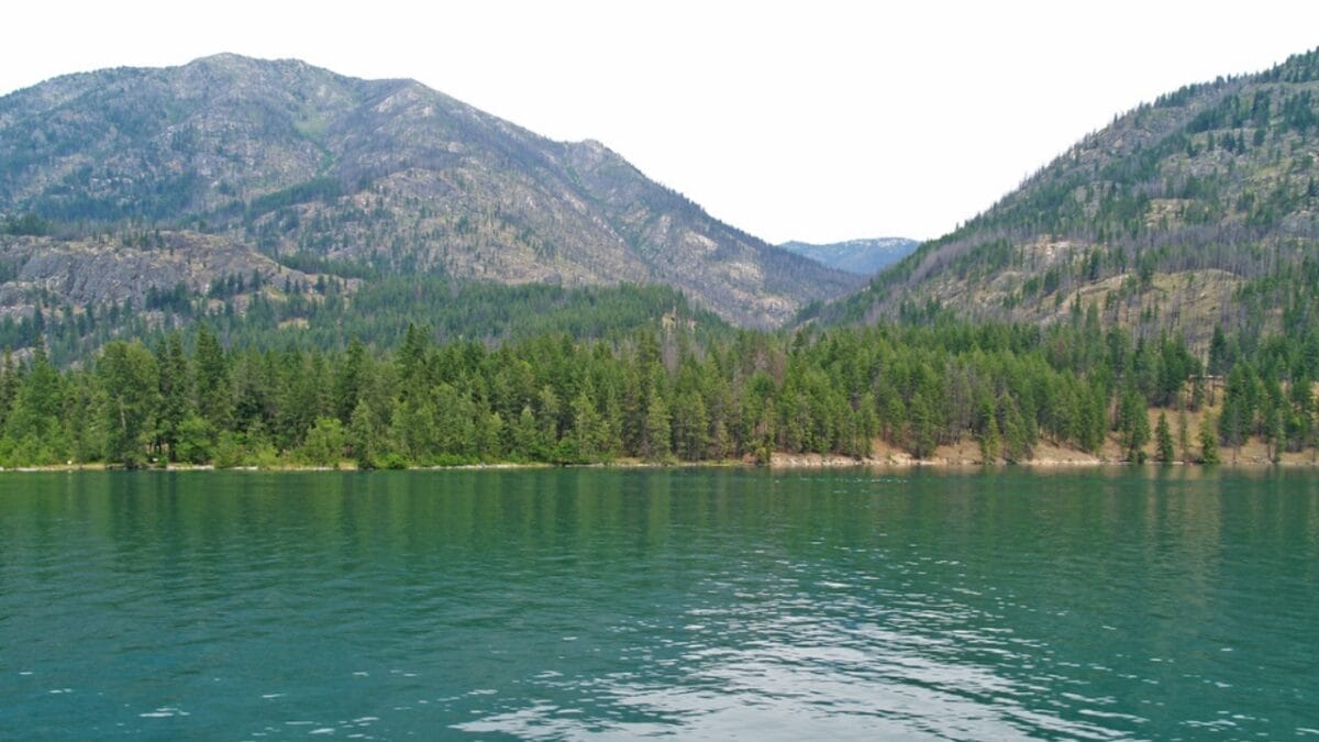 Plunging Into the 10 Deepest Lakes in the USA 4 Plunging Into the 10 Deepest Lakes in the USA - lake chelan washington dp29339801