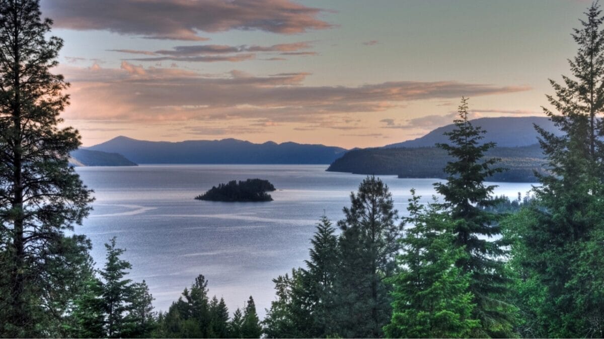 Plunging Into the 10 Deepest Lakes in the USA 6 Plunging Into the 10 Deepest Lakes in the USA - lake pend oreille idaho dp21905387