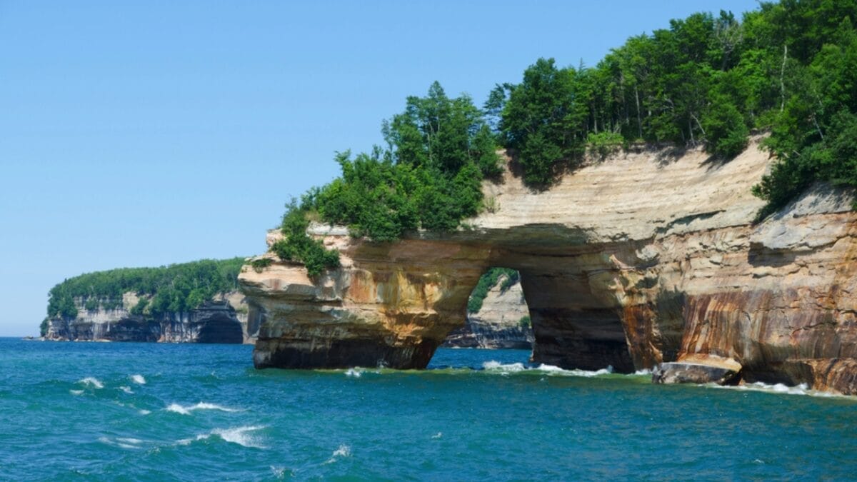 The 16 Most Hated States in the US: An Unfiltered Look at America's Least Loved 15 The 16 Most Hated States in the US: An Unfiltered Look at America's Least Loved - lake superior michigan dp11369372