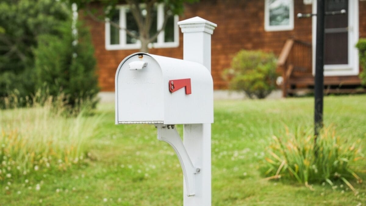 Front Yard Upgrades: 25 Simple Landscaping Ideas That Add Value - mailbox ss2325822517
