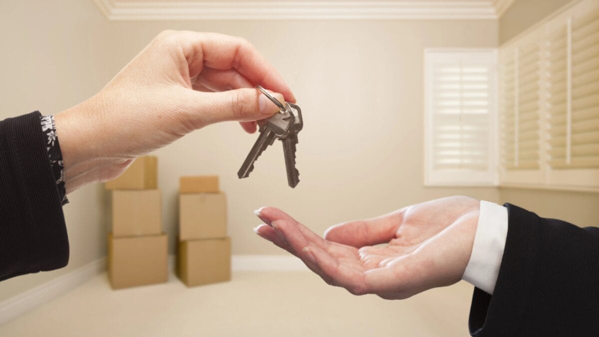 The Small Town Giving Families $11,000 to Move 7 The Small Town Giving Families $11,000 to Move - moving in house dp28656687