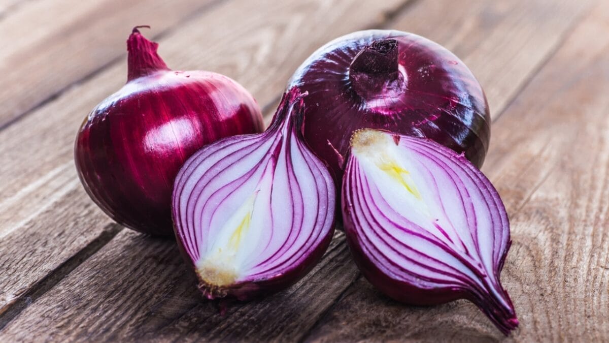 EWG’s 2024 Fruit & Veggie Dirty Dozen (Highest in Pesticides) & Clean 15 Lists - onion ss539914966