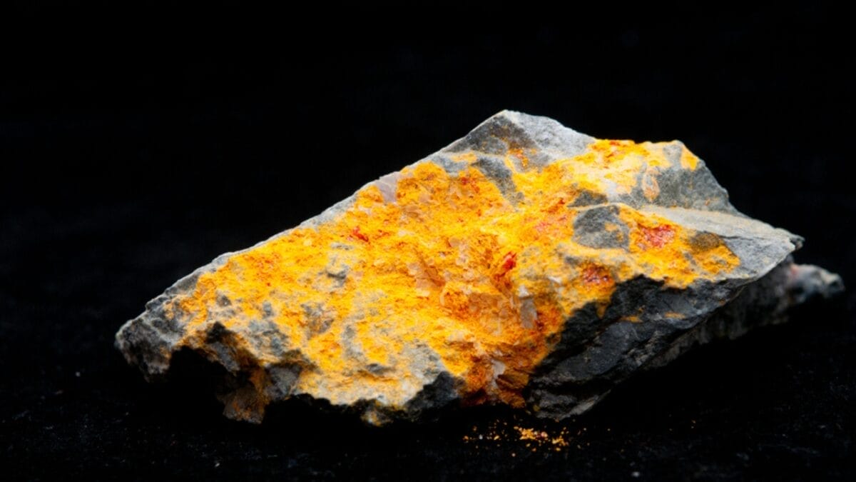 13 Crystals with Potentially Dangerous Properties 10 13 Crystals with Potentially Dangerous Properties - orpiment ss2269963843