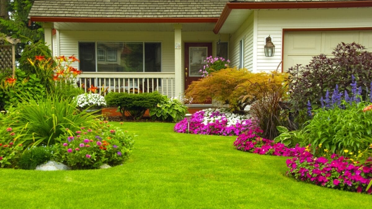 20 Curb Appeal Ideas to Supercharge Your Home's Value - outdoor house ss92976838