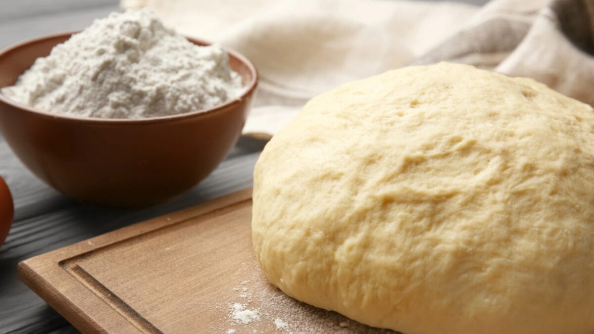 Keep Your Cats Safe By Avoiding These 13 Foods That Are Bad for Felines 15 Keep Your Cats Safe By Avoiding These 13 Foods That Are Bad for Felines - raw dough dp170306404