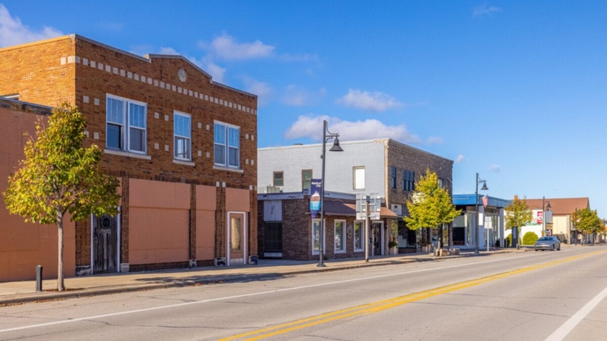 The Small Town Giving Families $11,000 to Move 2 The Small Town Giving Families $11,000 to Move - small town mattoon dp541546484